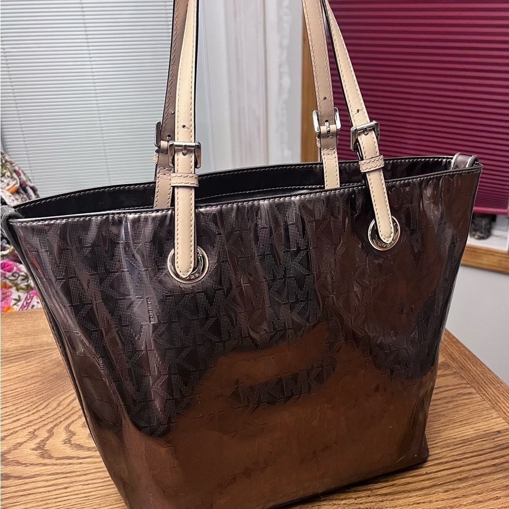 MICHAEL KORS JET SET EAST WEST MIRROR BRONZE METALLIC PATENT LEATHER TOTE - Picture 4 of 14
